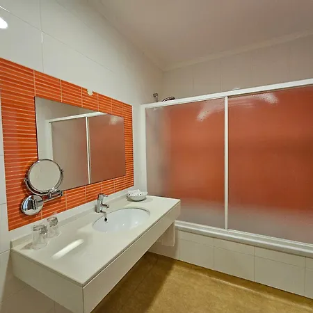 Recomeçar Konukevi Santa Cruz (Oeste)